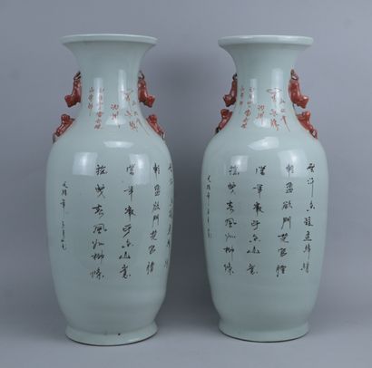 Paire de grands vases chinois en porcelaine...