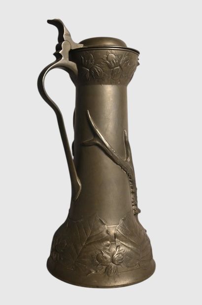 Kayserzinn – aiguière en étain, vers 1900

Aiguière...