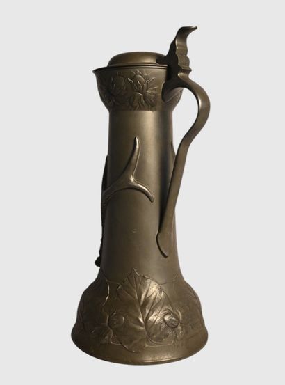 Kayserzinn – aiguière en étain, vers 1900

Aiguière...