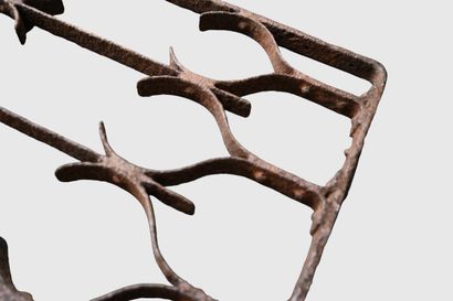 Grille de fenêtre en fer forgé, XVIIe-XVIIIe

Robuste...