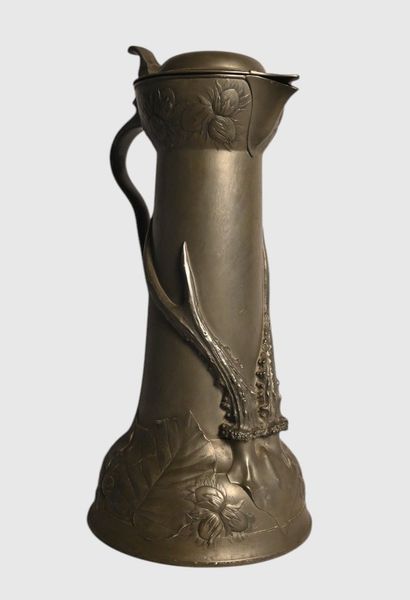Kayserzinn – aiguière en étain, vers 1900

Aiguière...