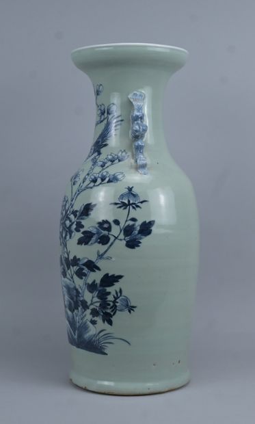 Grand vase chinois en porcelaine céladon...
