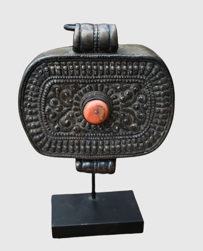 Pendentif reliquaire Ghau tibétain, XIXe...
