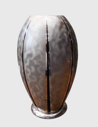 Vase WMF Ikora en métal argenté, vers 1934

Vase...