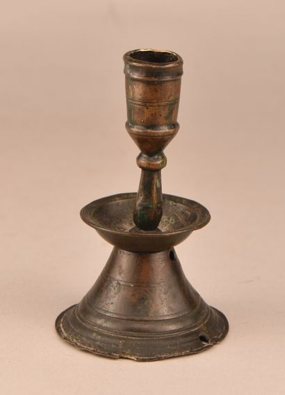Bougeoir ottoman en bronze, XVIe siècle

Bougeoir...