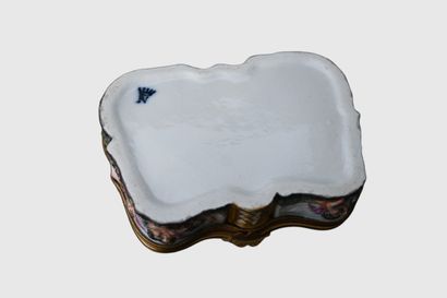 Boîte en porcelaine de style Capodimonte,...