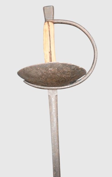 Épée en fer forgé du XVIIIe siècle

Épée...