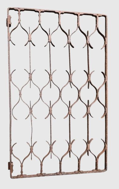 Grille de fenêtre en fer forgé, XVIIe-XVIIIe

Robuste...