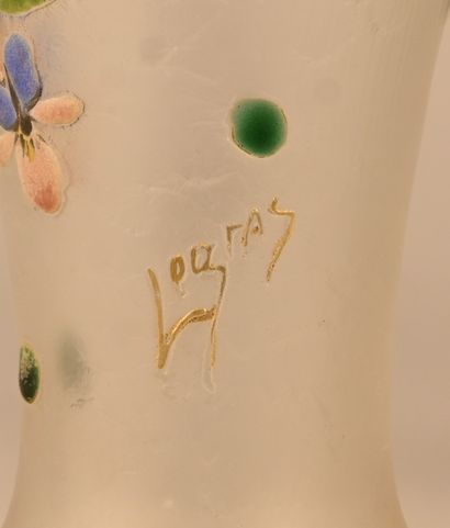 Paire de vases Art Nouveau en verre émaillé...