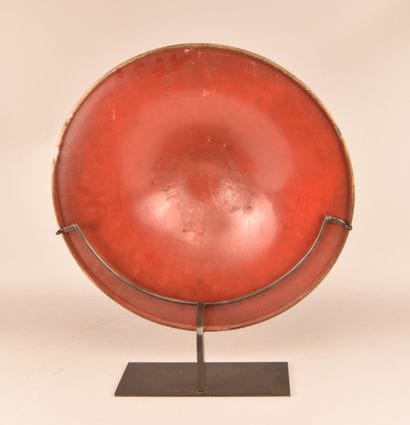 Jingasa laqué aux armoiries du clan Hosokawa...
