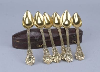 Écrin contenant six cuillères en argent vermeil,...