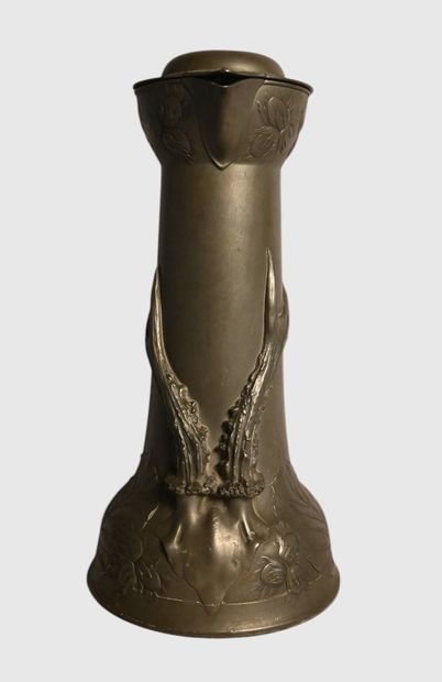 Kayserzinn – aiguière en étain, vers 1900

Aiguière...