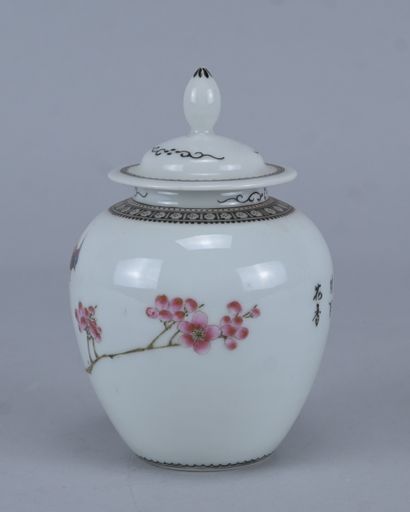 Pot couvert en porcelaine de Chine, XXe siècle
Petit...