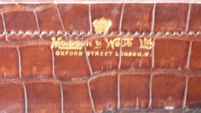 Valise de voyage en cuir gaufré, Mappin Webb,...