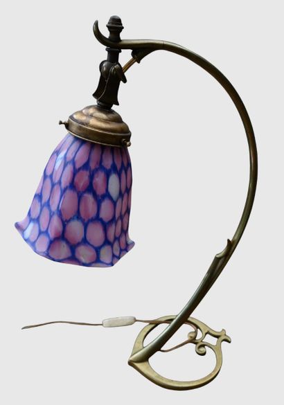 Lampe de table Art nouveau en laiton et verre

Lampe...