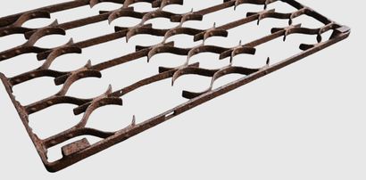 Grille de fenêtre en fer forgé, XVIIe-XVIIIe

Robuste...