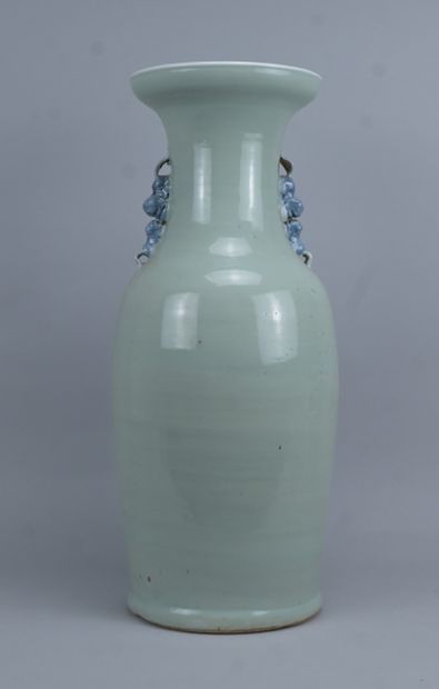 Grand vase chinois en porcelaine céladon...