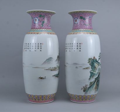 Paire de grands vases chinois en porcelaine,...