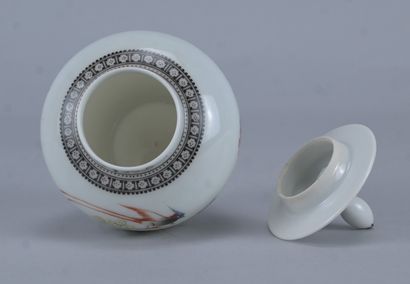 Pot couvert en porcelaine de Chine, XXe siècle
Petit...