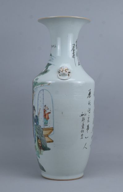 Grand vase chinois en porcelaine à décor...