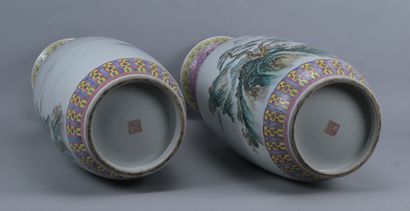 Paire de grands vases chinois en porcelaine,...