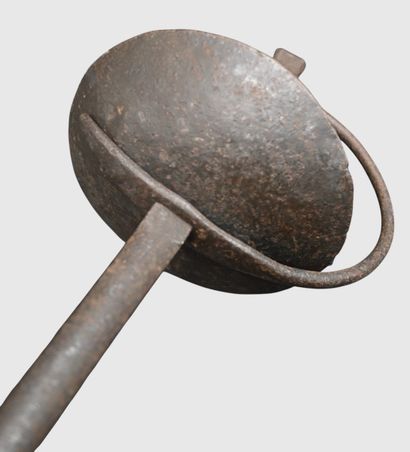 Épée en fer forgé du XVIIIe siècle

Épée...
