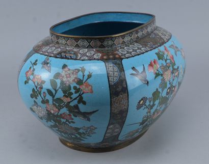 Jardinière japonaise en émaux cloisonnés,...