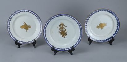 Suite de six assiettes en porcelaine tendre...