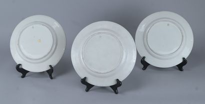 Suite de six assiettes en porcelaine tendre...