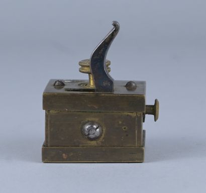 Scarificateur (lancette de saignée) en laiton...