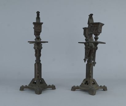 Paire de candélabres néogothiques en bronze,...