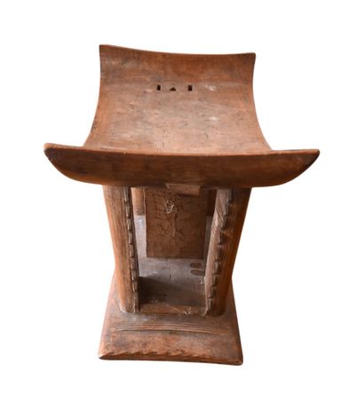 Ashanti wooden stool - Ghana, mid-20ᵉ century
Traditional...