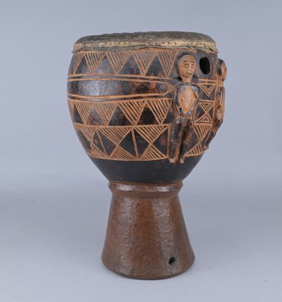 Tambour Ngoma Luba-Maniema / Zela, Congo

Tambour...