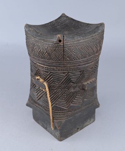 Boîte Kuba sculptée à décor géométrique –...