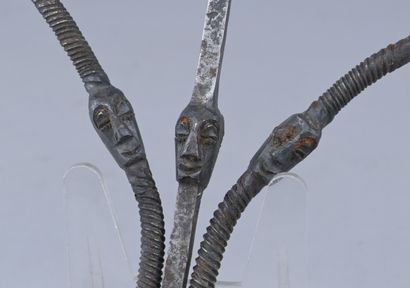 Hache Songye à figures anthropomorphes, Congo

Hache...