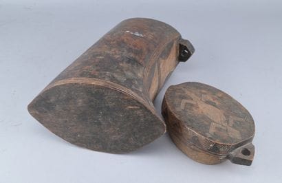 Tall Kuba wooden box – Congo, early 20th...