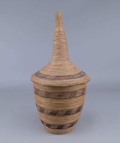 Agaseke Tutsi Basket, Rwanda

A covered basket...
