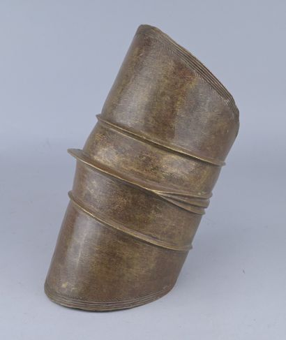 Monumental Mongo Bracelet in Brass

Mongo...