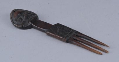 Yaka Anthropomorphic Comb – Democratic Republic...