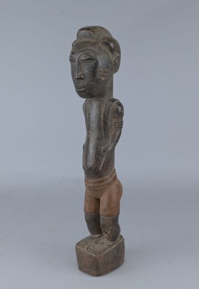 Statue masculine Baoulé d’influence coloniale

Statue...