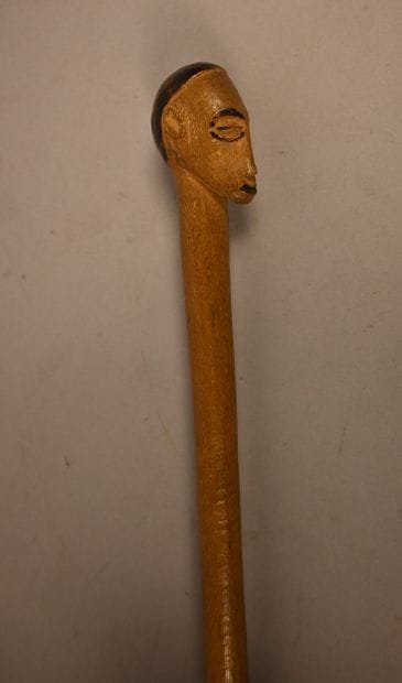 Bâton à tête anthropomorphe Tabwa – région...