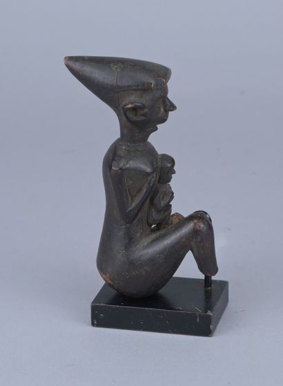 Indonésie – figure maternité sculptée – milieu...