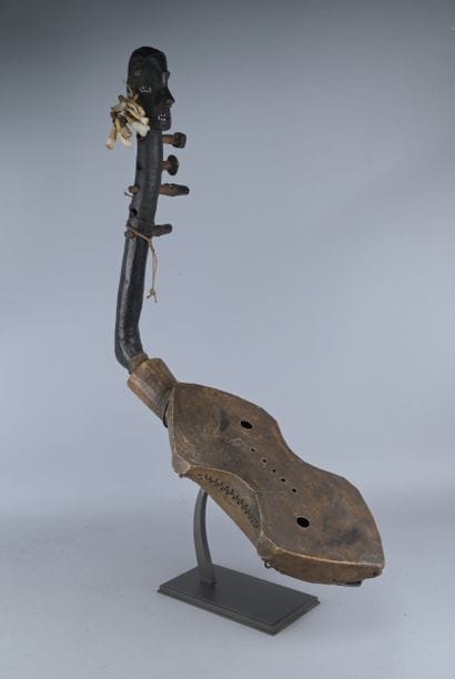 Anthropomorphic Zandé harp, Congo

A harp...