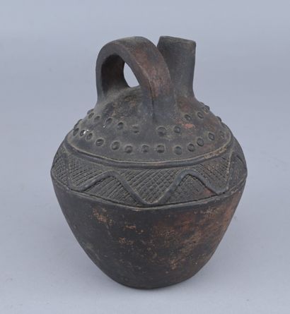 Cruche en terre cuite Kongo, début XXe siècle

Cruche...