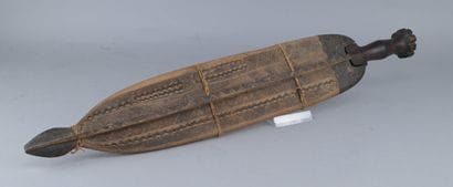 Couteau Luba avec fourreau, vers 1900

Couteau...