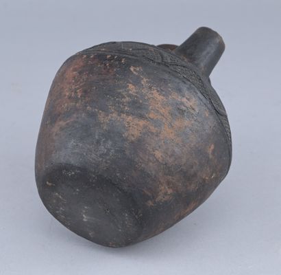 Cruche en terre cuite Kongo, début XXe siècle

Cruche...