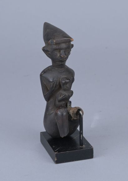 Indonésie – figure maternité sculptée – milieu...