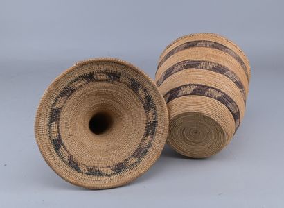 Agaseke Tutsi Basket, Rwanda

A covered basket...