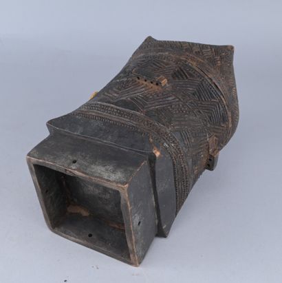 Boîte Kuba sculptée à décor géométrique –...