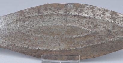 Couteau Luba avec fourreau, vers 1900

Couteau...